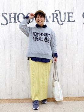 「アイテム（スニーカー）」を使った、とろろさん（レディース・153cm）の秋コーディネート