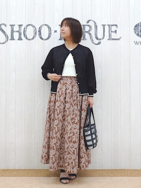 「SHOO・LA・RUE（シューラルー）の【S-LL/洗濯機可】さらっとタッチ ほんのりシアーカーディガン（カーディガン/ボレロ、ブラック系）」を使った、とろろさん（レディース・153cm）の夏コーディネート