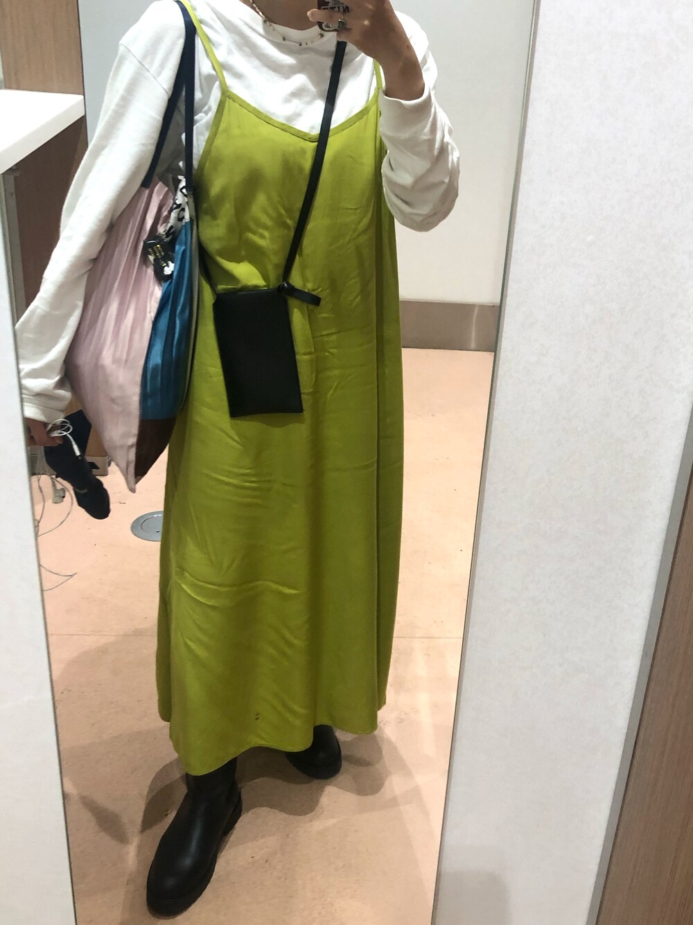 「今日のコーデ、ワンピース、キャミワンピ、秋カラー」｜「Hのアイテム（ワンピース、グリーン系）」を使った、kさん（レディース・157cm）の夏コーディネートの1枚目の写真