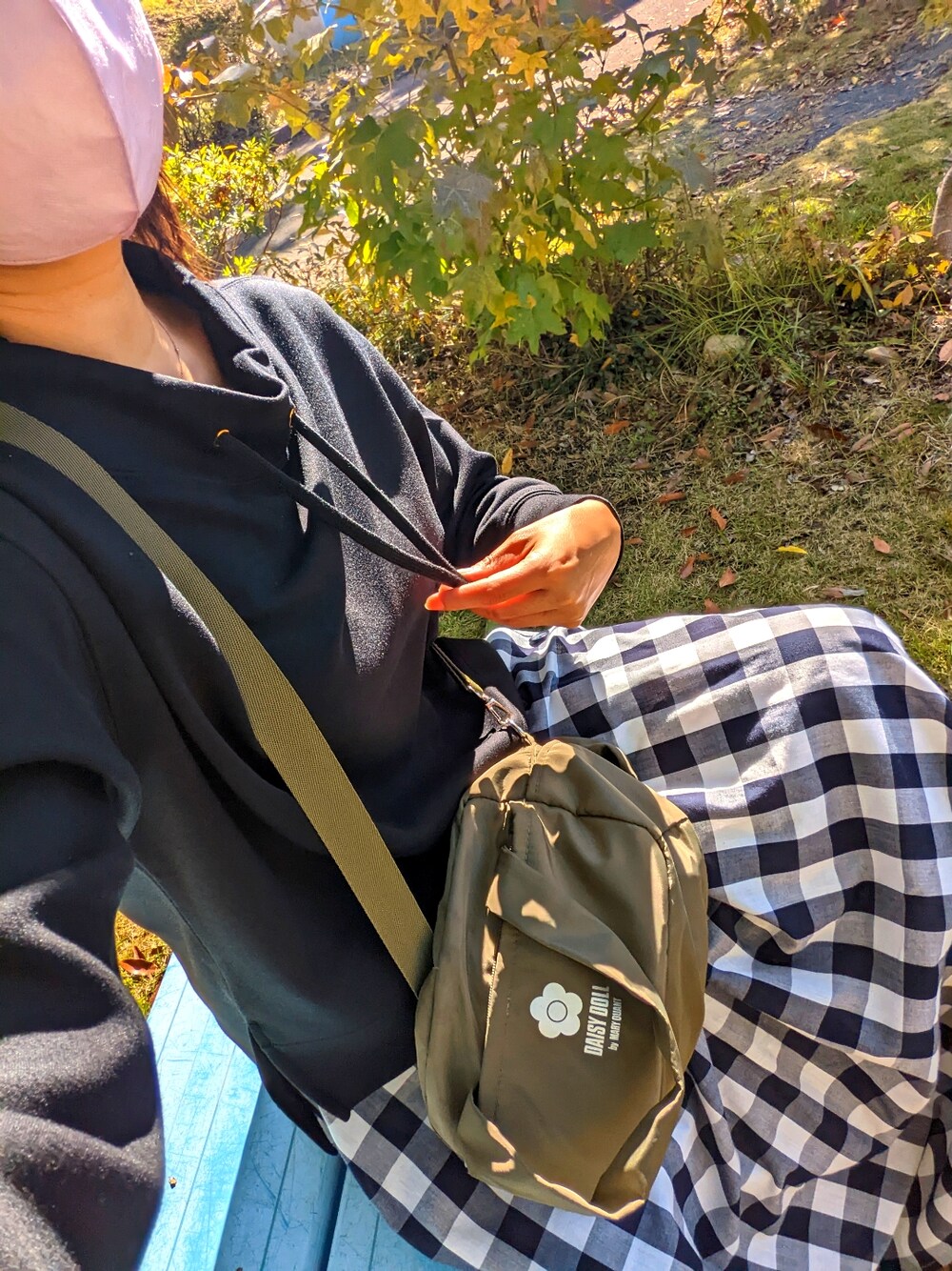 「休日スタイル、ゆるコーデ」｜「SCROLLのアイテム（スカート、ブラック系）」を使った、nayu0920さん（レディース・161cm）の秋コーディネートの1枚目の写真