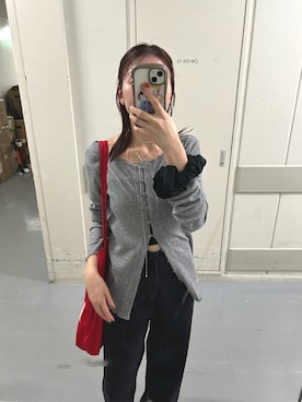 「アイテム（シュシュ）」を使った、古賀晴香さん（レディース・158cm）の秋コーディネート