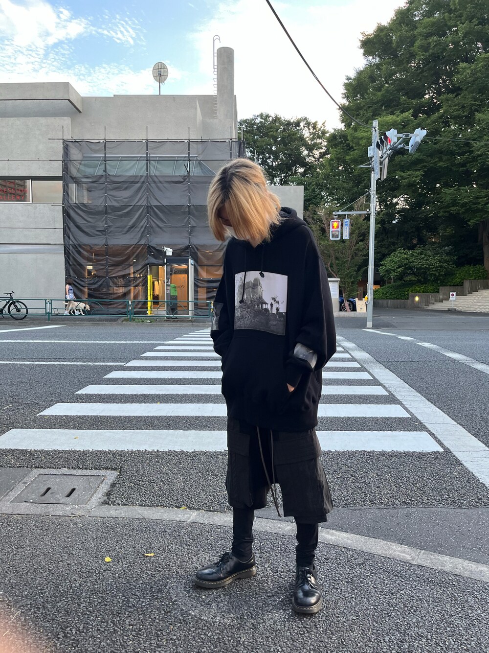 「リラックススタイル、今日のコーデ、シンプルコーデ、秋のコーデ、ラフ、秋コーデ、オーバーサイズ、ファッションの力を信じよう、秋先取りコーデ、ROYAL FLASH」｜「UNDERCOVERのアイテム（トップス、ブラック系）」を使った、hayato0717さん（メンズ・175cm）の夏コーディネートの1枚目の写真
