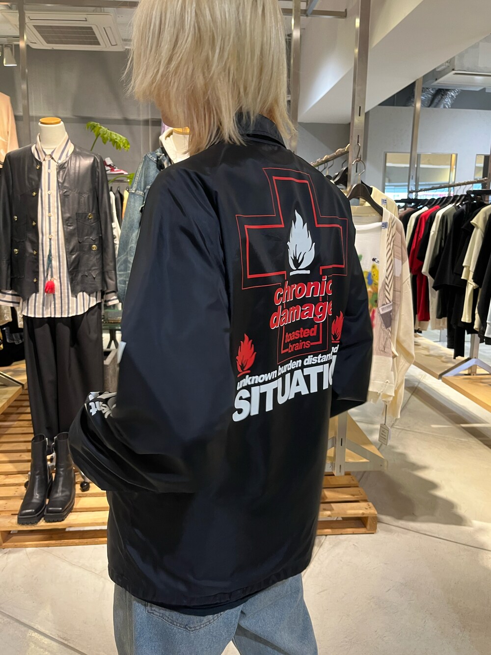 「休日コーデ、春、シンプル、おしゃれさんと繋がりたい、春服コーデ、シャツスタイル、ブラック」｜「saint mxxxxxxのアイテム（ジャケット/アウター、ブラック系）」を使った、hayato0717さん（メンズ・175cm）の春コーディネートの1枚目の写真
