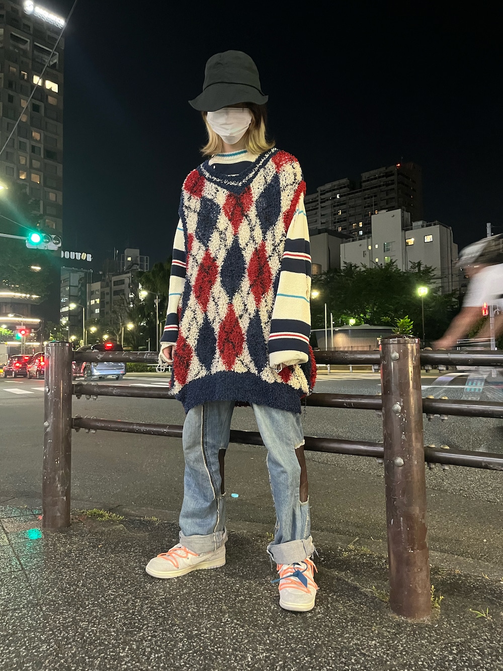 「リラックススタイル、今日のコーデ、ビッグシルエット、スニーカー、プチプラコーデ、カジュアルコーデ、ニット、ファッションの力を信じよう、デニムコーデ、GU、大人カジュアル、花柄、ROYAL FLASH」｜「Re:quaLのアイテム（トップス、ホワイト系）」を使った、hayato0717さん（メンズ・175cm）の夏コーディネートの1枚目の写真