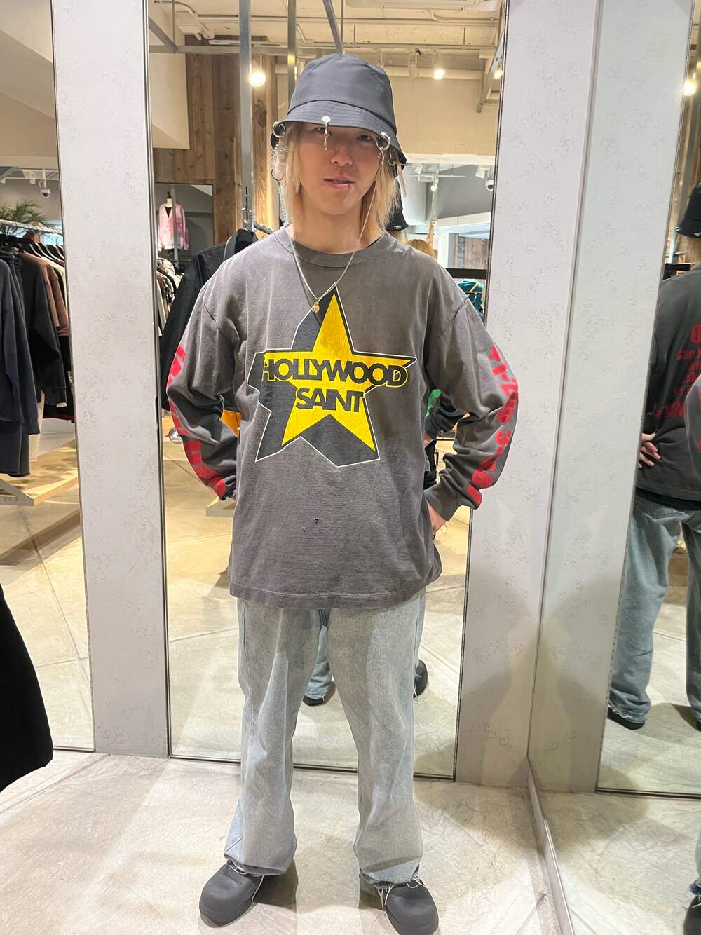 「カジュアルコーデ、大人カジュアル」｜「saint mxxxxxxのアイテム（トップス、ブラック系）」を使った、hayato0717さん（メンズ・175cm）の春コーディネートの1枚目の写真