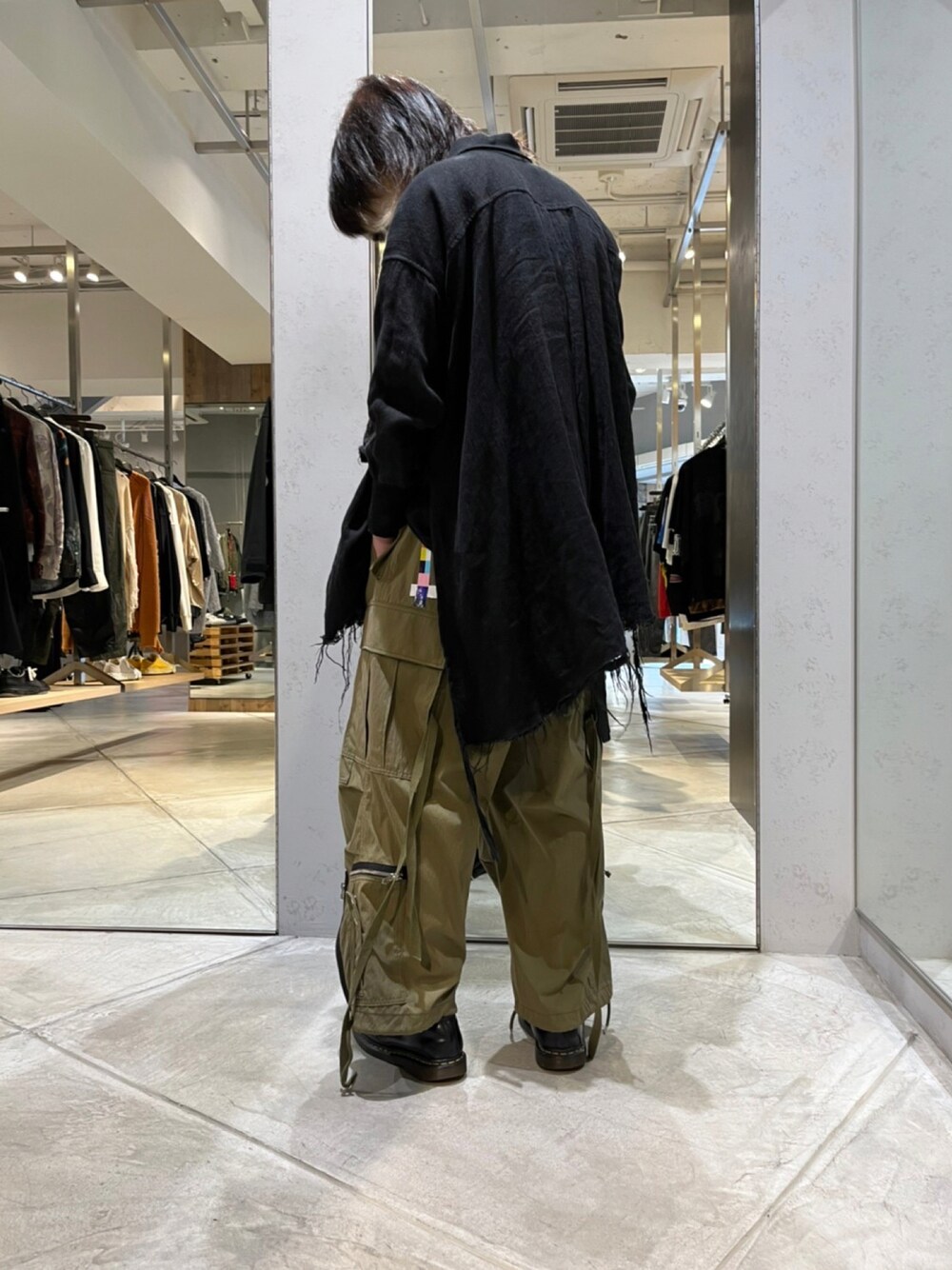 「リラックススタイル、今日のコーデ、ビッグシルエット、シャツコーデ、開襟シャツ、プチプラコーデ、カジュアルコーデ、ファッションの力を信じよう、オープンカラーシャツ、シャツ好き集まれ、おしゃれさんと繋がりたい、大人カジュアル、ROYAL FLASH」｜「AF artfactのアイテム（トップス、ブラック系）」を使った、hayato0717さん（メンズ・175cm）の夏コーディネートの1枚目の写真