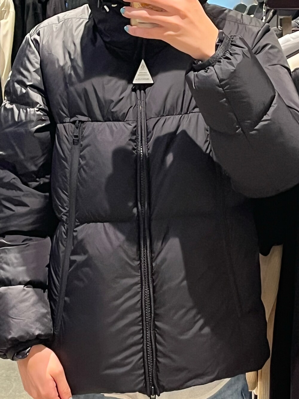 「大人カジュアル、秋のコーデ、オーバーサイズ、シンプル、シンプルスタイル、おしゃれさんと繋がりたい、ROYAL FLASH」｜「MONCLERのアイテム（ジャケット/アウター、ブラック系）」を使った、hayato0717さん（メンズ・175cm）の秋コーディネートの1枚目の写真