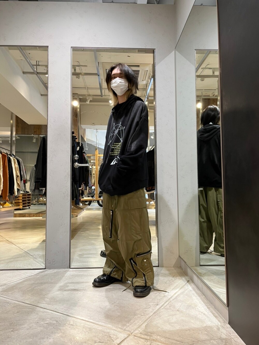 「リラックススタイル、今日のコーデ、ビッグシルエット、パーカー、プチプラコーデ、おしゃれさんと繋がりたい、大人カジュアル、ROYAL FLASH、スニーカー、フォローお願いします、インスタフォローしてね！」｜「anthemのアイテム（トップス、ブラック系）」を使った、hayato0717さん（メンズ・175cm）の夏コーディネートの1枚目の写真