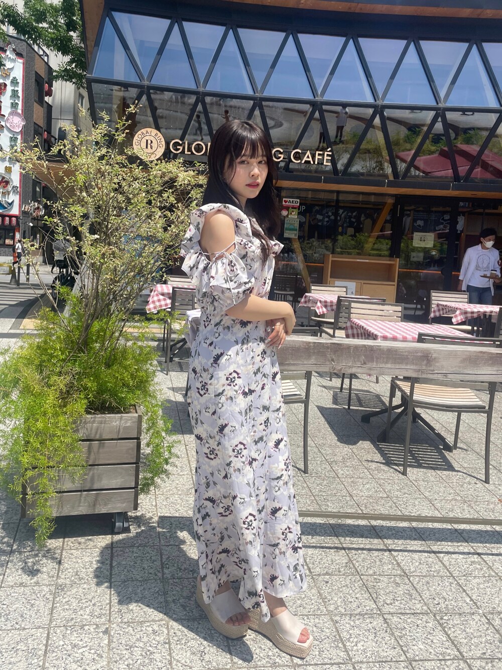 「ワンピース、ワントーンコーデ、ナイスクラップのコーデ、お出かけコーデ、ナイスクラップ、骨格ウェーブ、低身長コーデ、肩あきワンピース」｜「one after another NICE CLAUPの肩あきフリルワンピ（ワンピース、パープル系）」を使った、Nonokaさん（レディース・153cm）の夏コーディネートの1枚目の写真