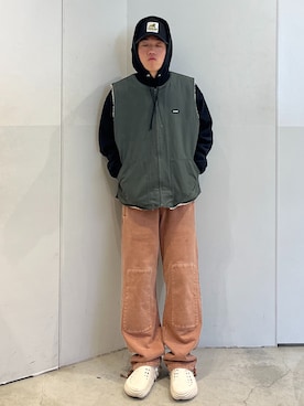 「アイテム（スウェットパンツ、ブラウン系）」を使った、井上真人さん（メンズ・175cm）の秋コーディネート