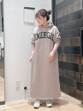 「ロゴパーカー」｜「アイテム（ワンピース/ドレス）」を使った、hirotsupiさん（レディース・158cm）の秋コーディネート