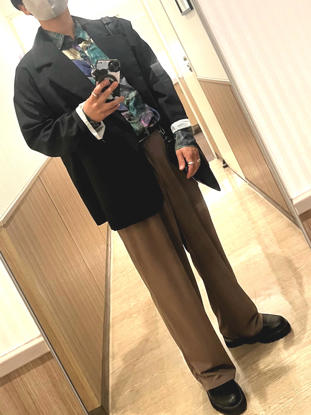 「春夏コーデ、柄シャツ、フレアパンツ、ローファー、テーラードジャケット、デートコーデ、オトナカジュアル、お出かけコーデ、ジャケットコーデ、休日コーデ、シンプルスタイル、メンズコーデ、シンプルコーデ」｜「pavoのアイテム（シャツ/ブラウス、その他）」を使った、xi(相互)さん（メンズ・171cm）の春コーディネートの1枚目の写真