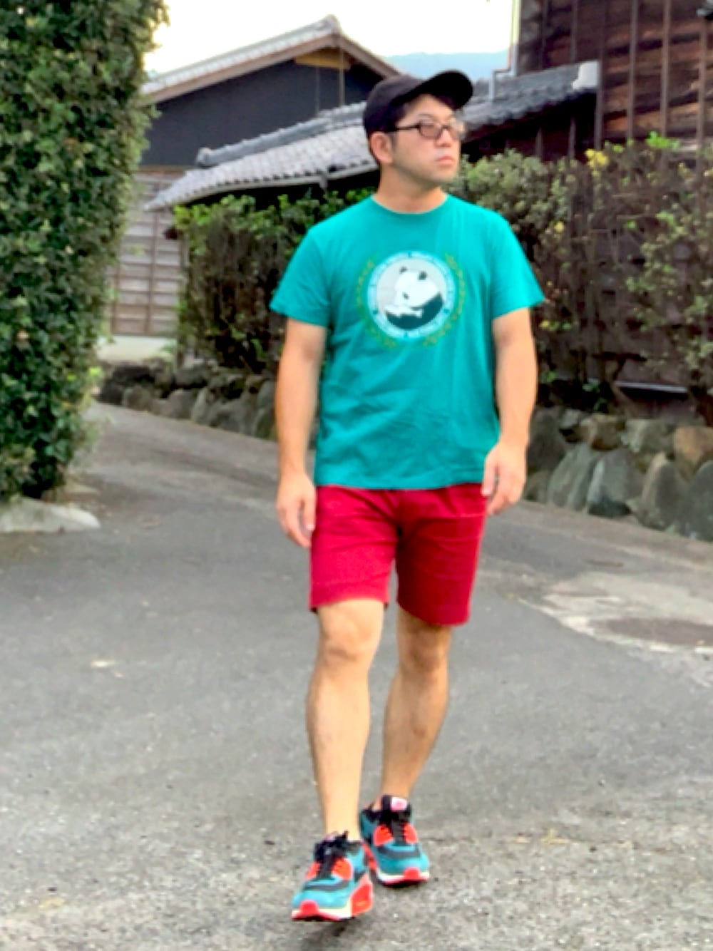 「電気グルーヴ、ラブアンドピース2021、DJ、disco、ハーフパンツ、キャップ、サングラス、テクノ、人間と動物、オトナカジュアル」｜「NIKEのAIRMAX90 25Anniversary SNAKE（スニーカー、ブルー系）」を使った、DJKAMANO🎧さん（メンズ・164cm）の秋コーディネートの1枚目の写真