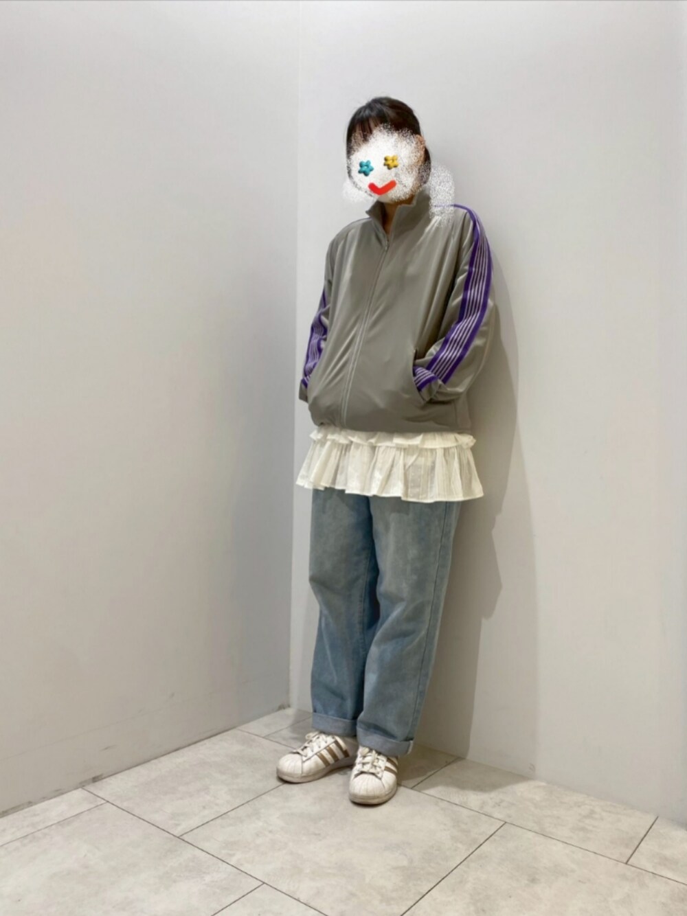 「adidasのアイテム（スニーカー、ホワイト系）」を使った、🔆💤さん（レディース・160cm）の春コーディネートの1枚目の写真