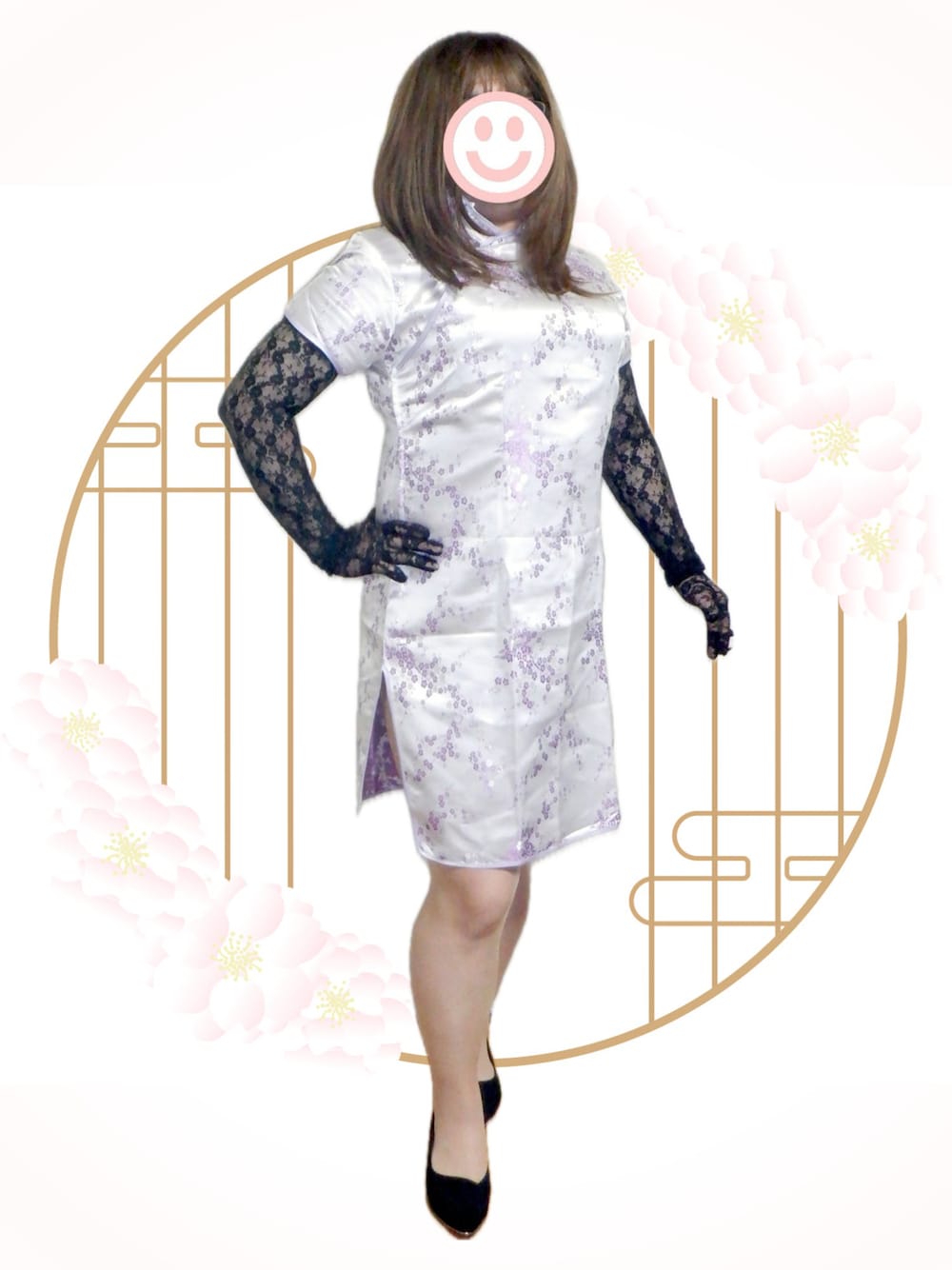 ブラック系のパンプス、パープル系のドレスを着用したレディースの秋コーディネートの1枚目の写真