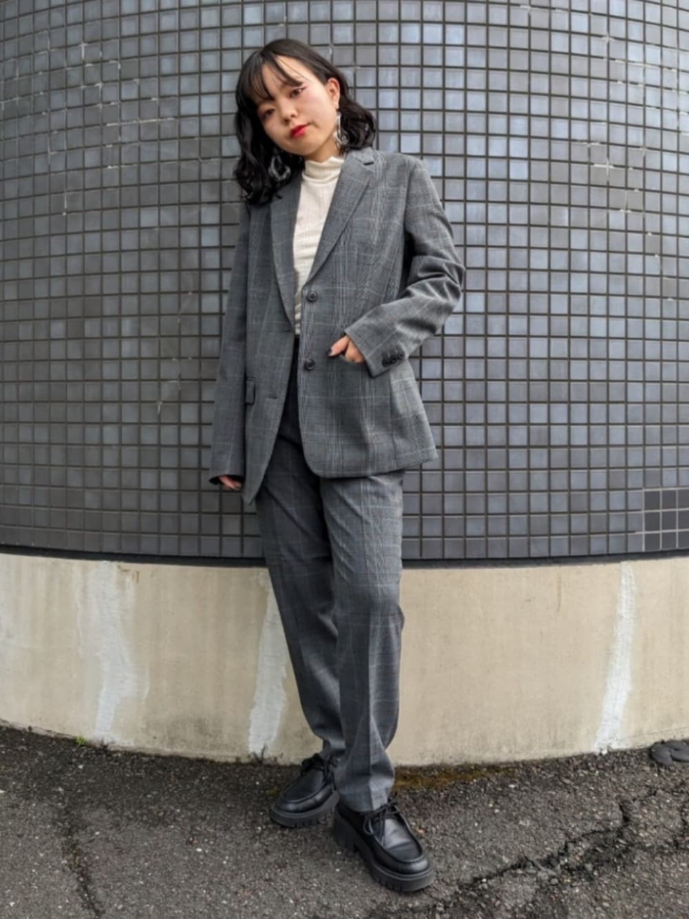 「秋服まるっと大公開、秋のコーデ、おでかけコーデ、休日スタイル、セットアップ、セットアップスタイル、シアートップス、UNIQLO、秋カラー、ジャケット、低身長女子、厚底シューズ、ootd、骨格ウェーブ、ブルベ冬」｜「UNIQLOのアイテム（テーラードジャケット、グレー系）」を使った、さくら🌸さん（骨格ウェーブ・レディース・153cm）の秋コーディネートの1枚目の写真