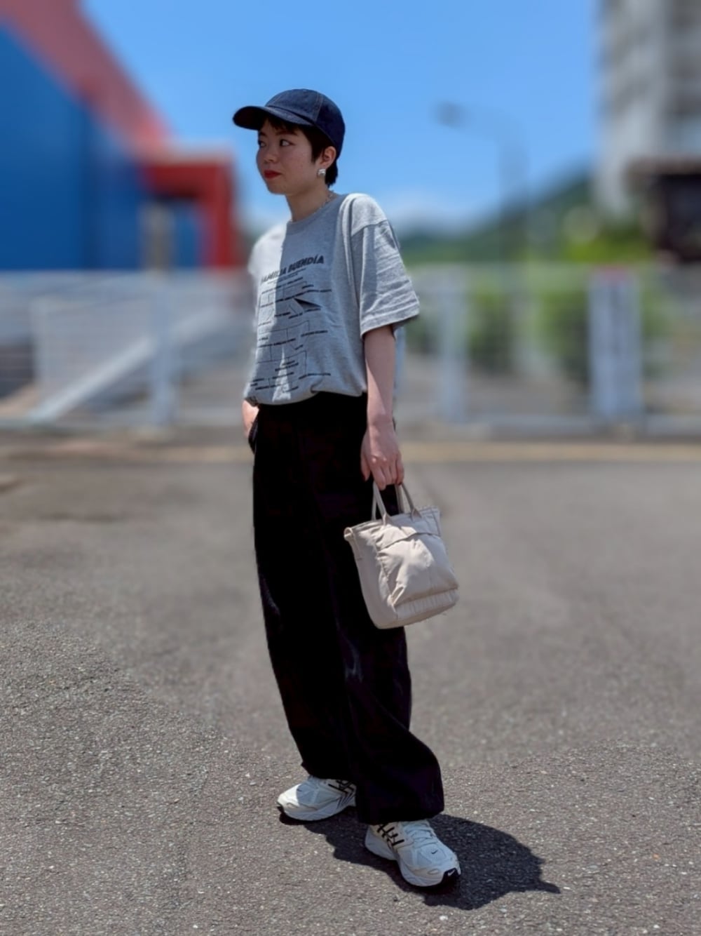 「夏、シンプルコーデ、オトナ女子、スニーカー、プチプラコーデ、キャップ、ユニクロ、Tシャツ、Tシャツコーデ、ミニショルダー、ミニバッグ」｜「UNIQLOのアイテム（キャップ、ブルー系）」を使った、さくら🌸さん（骨格ウェーブ・レディース・153cm）の夏コーディネートの1枚目の写真