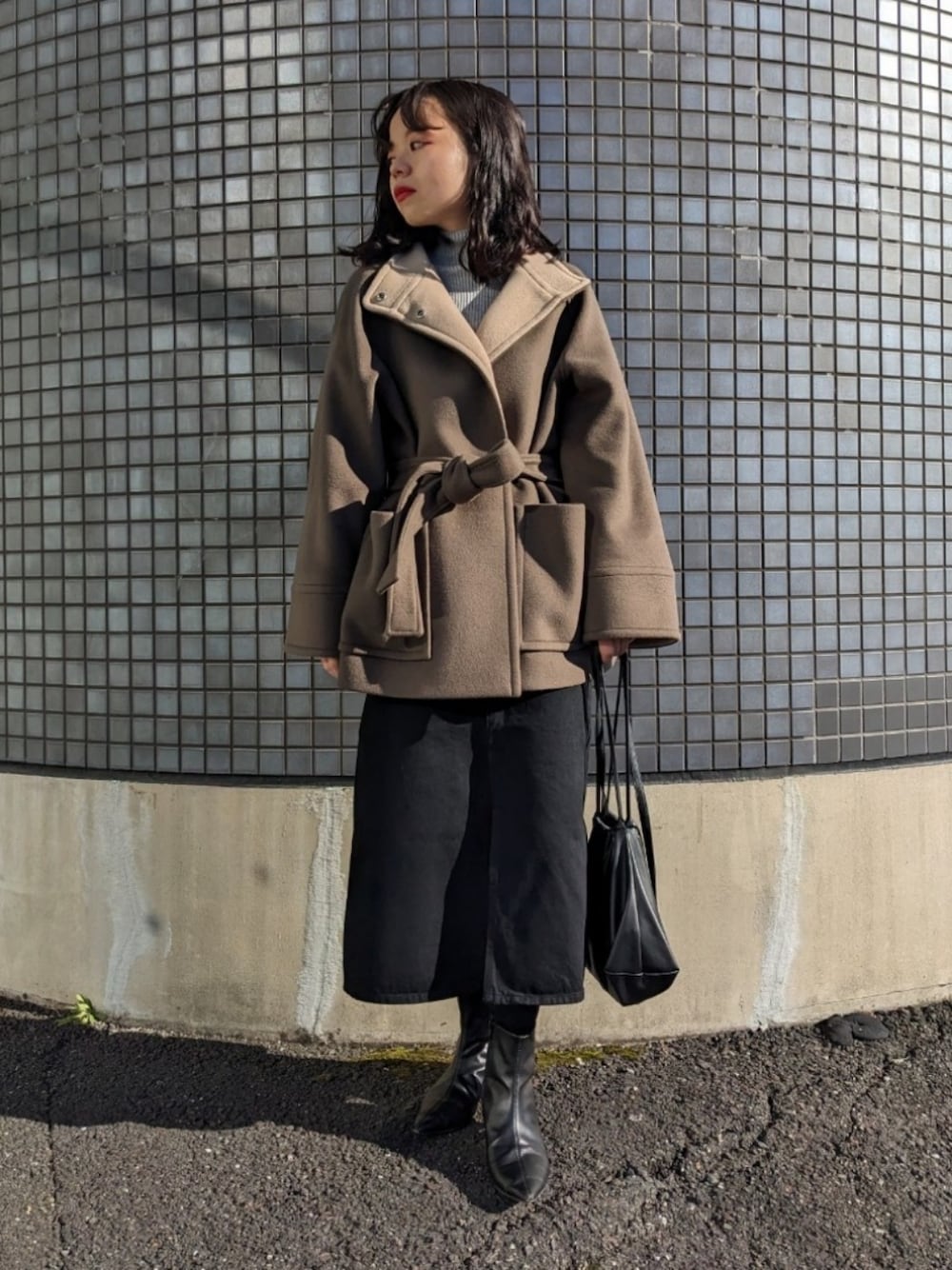「新星WEARISTAにエントリー、WEARyouthコーデ、休日スタイル、ショートコート、低身長女子、UNIQLO、冬、ショートブーツ、シンプルコーデ、着回しコーデ、おしゃれさんと繋がりたい、タイトスカート、クリスマスに着たい服、ブラウン、シンプル」｜「PUBLIC TOKYOのハイネックウールショートコート（ノーカラーコート、ブラウン系）」を使った、さくら🌸さん（骨格ウェーブ・レディース・153cm）の冬コーディネートの1枚目の写真