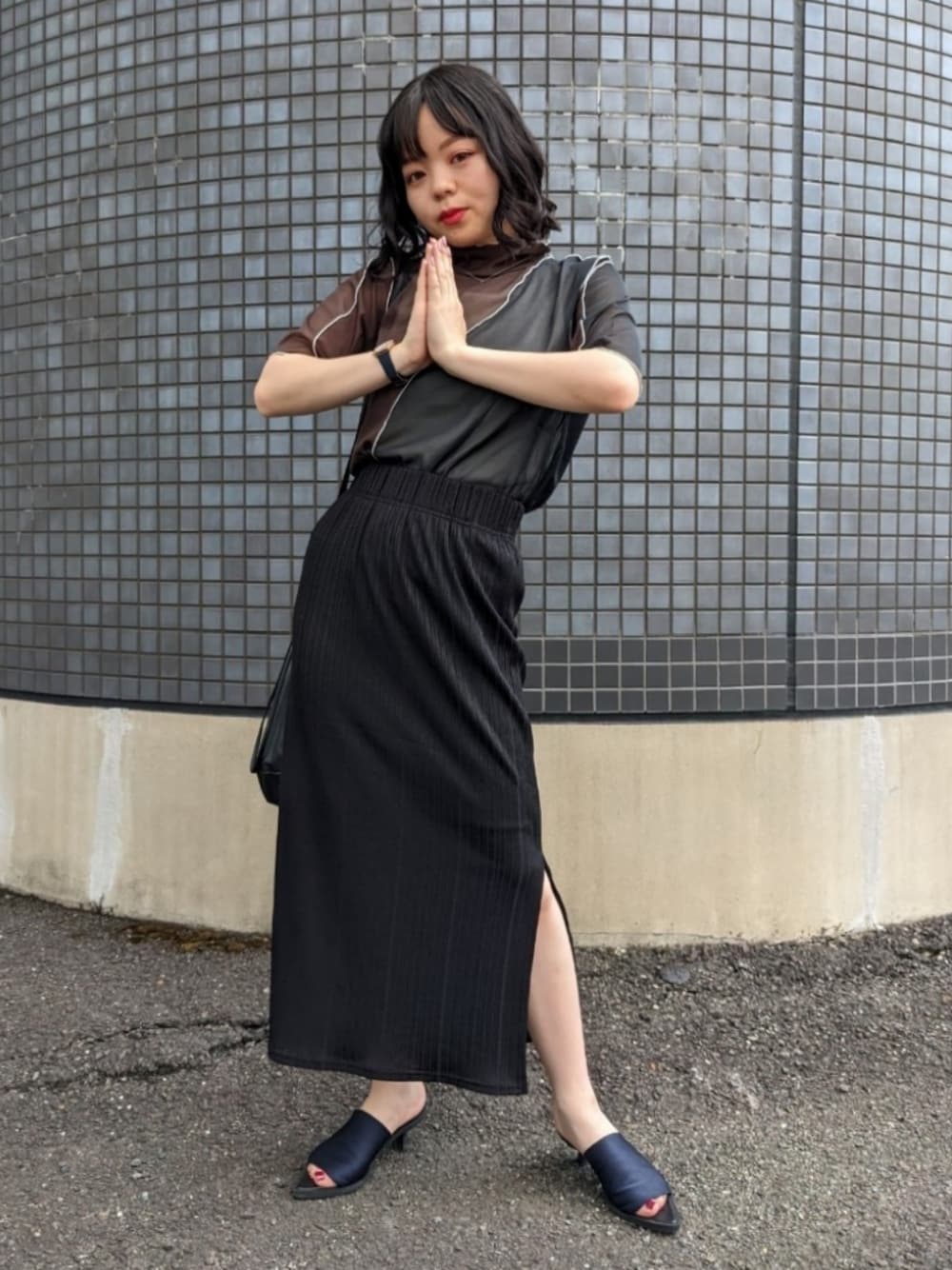「今日のコスメと服、夏コーデ、お出かけコーデ、サマーニット、シアートップス、スカート、お洒落さんとつながりたい、低身長、春夏コーデ、スカートスタイル、モノトーン、いいね、save、フォローお願いします🤑、ロングスカート、ハイネック、骨格ウェーブ」｜「GUのアイテム（スカート、ブラック系）」を使った、さくら🌸さん（骨格ウェーブ・レディース・153cm）の夏コーディネートの1枚目の写真