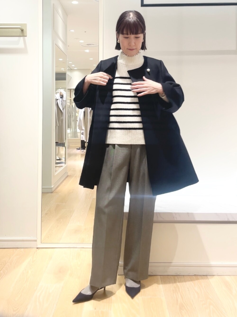 「コート、ボーダー、冬アウター、休日スタイル、ワイドパンツ、クリスマスに着たい服、マリンコーデ、お出かけコーデ、きれいめカジュアル、大人カジュアル、Aラインコート、大人コーデ、ニット、パール」｜「NOLLEY’S Sophiのウォッシャブルウール調合繊ベルト付きワイドパンツ（その他パンツ、グレー系）」を使った、yamaguchiさん（レディース・163cm）の冬コーディネートの1枚目の写真