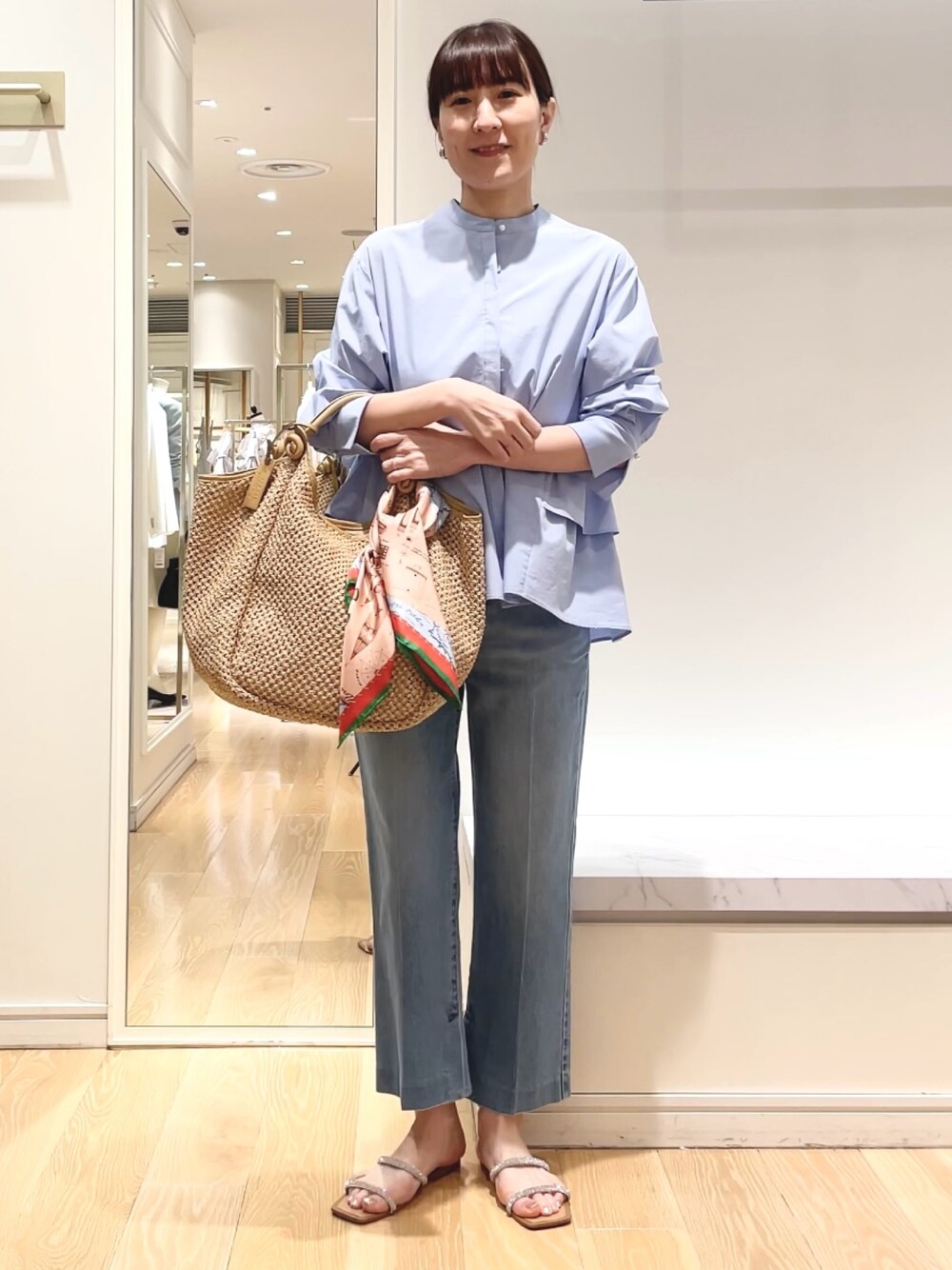 「ブラウス、ぺプラムトップス、ぺプラム、フリル、青シャツ、ワントーンコーデ、デニム、デニムパンツ、スカーフアレンジ、マニプリ、manipuri、お出かけコーデ、春のNewスタイル」｜「NOLLEY’S Sophiのペプラムシャツブラウス（シャツ/ブラウス、ブルー系）」を使った、yamaguchiさん（レディース・163cm）の春コーディネートの1枚目の写真