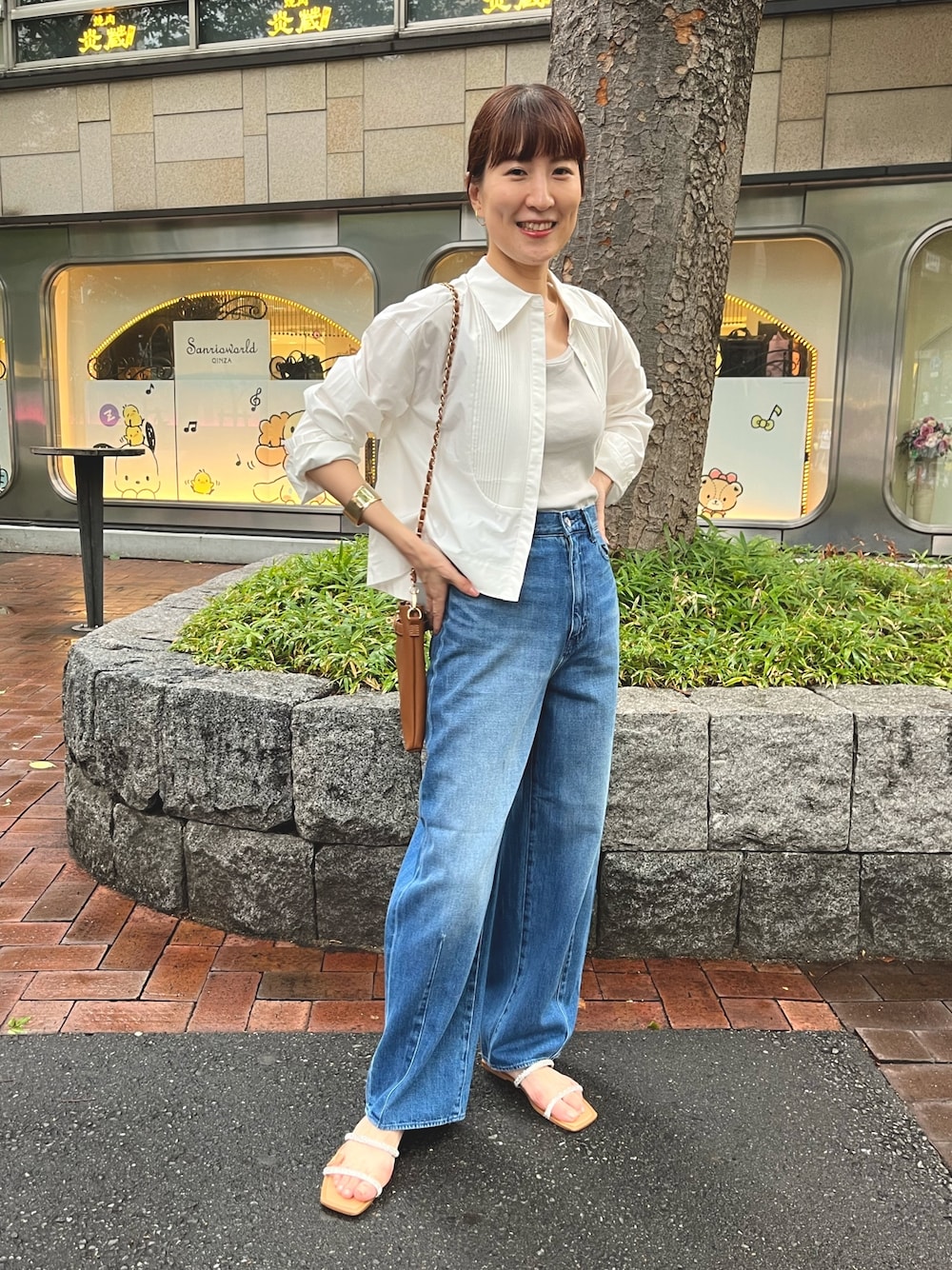 「デニム、デニムパンツ、バギーパンツ、シャツスタイル、シャツ、クロップドシャツ、ショート丈トップス、マリリンムーン、Marilyn Moon」｜「NOLLEY’S Sophiの【MARILYN MOON/マリリーンムーン】cropped open sleeve shirt（シャツ/ブラウス、ホワイト系）」を使った、yamaguchiさん（レディース・163cm）の夏コーディネートの1枚目の写真