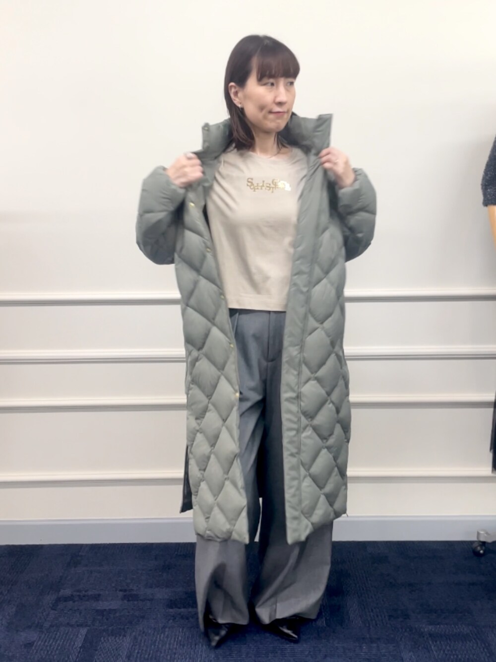 「ダウンコート、ダウンジャケット、ダウン、コート、アウター、カーキアウター、カーキ、ワイドパンツ、タックワイドパンツ、冬コーデ」｜「NOLLEY’Sのポインテッドトゥバレエシューズ（パンプス、ブラック系）」を使った、yamaguchiさん（レディース・163cm）の夏コーディネートの1枚目の写真