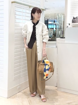 「アイテム（ストール/ショール）」を使った、yamaguchiさん（レディース・163cm）の秋コーディネート