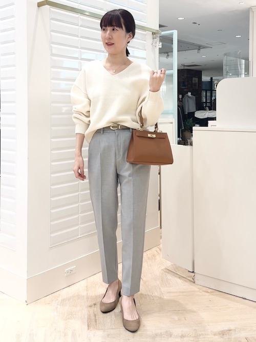 セール】ロゴ刺繍入りVネックプルオーバーニット（ニット/セーター