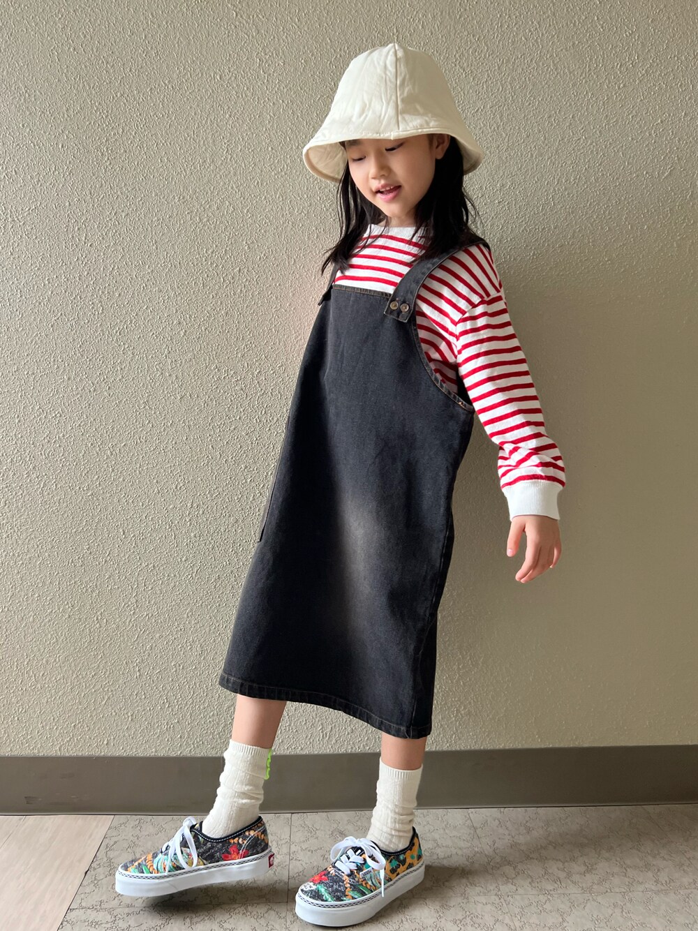 「キッズコーデ、スニーカーコーデ、おんなのこ、韓国子供服、lowrysfarmkids、ボーダー、チューリップハット、VANS、春服みてみて」｜「LOWRYS FARMのキルティングＨＡＴ　168096（ハット、ホワイト系）」を使った、pecocoさん（キッズ・120cm）の春コーディネートの1枚目の写真