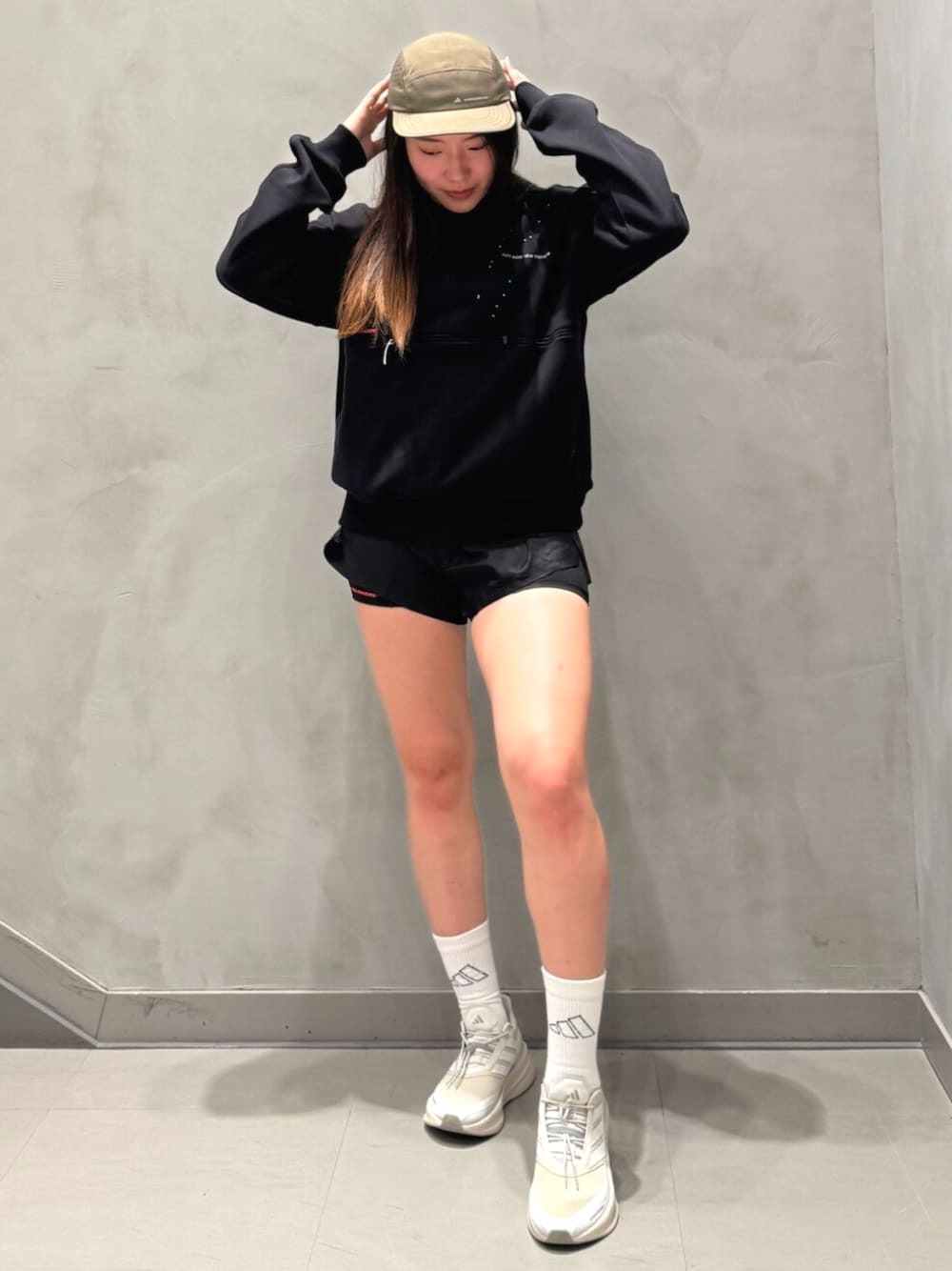 「adidas、アディダス、H.KOUMORI、アルマノスコウモリ、ランニングスタイル、ランニング、アウトドアスタイル」｜「adidasのadidas H.Koumori ランニングキャップ / アディダス adidas（キャップ、グリーン系）」を使った、OYさん（レディース・163cm）の夏コーディネートの1枚目の写真