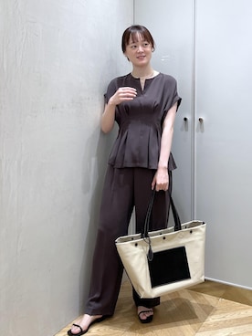 「ROPE'（ロペ）のコンフォートナロータックブラウス/UVカット・防シワ・接触冷感・吸水速乾・セットアップ対応・二の腕カバー（シャツ/ブラウス、ブラウン系）」を使った、sahoさん（レディース・165cm）の夏コーディネート