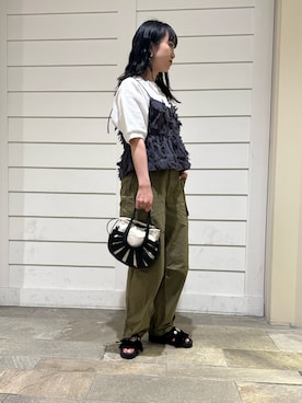 「GEVACO」｜「アイテム（カーゴパンツ）」を使った、YURIさん（レディース・163cm）の春コーディネート