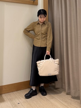 「fredy emue（フレディエミュ）の【WEB限定カラーあり】フロントギャザーコンパクトシャツ（シャツ/ブラウス、イエロー系）」を使った、YURIさん（レディース・163cm）の秋コーディネート