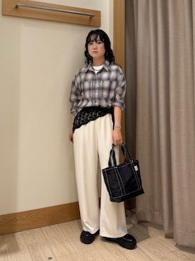 「アイテム（ヘアゴム）」を使った、YURIさん（レディース・163cm）の夏コーディネート