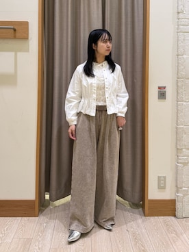 「fredy emue（フレディエミュ）のクロップドバルーン前開きブラウス（シャツ/ブラウス、ホワイト系）」を使った、YURIさん（レディース・163cm）の春コーディネート