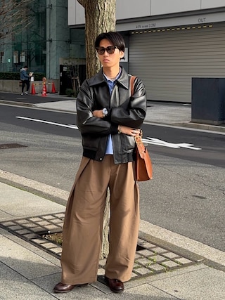 「miu miu（ミュウミュウ）の【miumiu/ミュウミュウ】スクエア サングラス MU01ZS VAU70D（サングラス）」を使った、KAMMAさん（メンズ・178cm）の春コーディネート