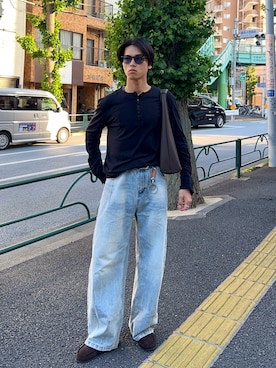 「Chikashitsu +（チカシツプラス）の【Chikashitsu +】sleeve button henry neck long sleeve tee / 【チカシツプラス】スリーブボタンヘンリーネック長袖Tシャツ（Tシャツ/カットソー、ブラック系）」を使った、KAMMAさん（メンズ・178cm）の春コーディネート
