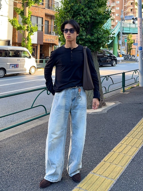 「Chikashitsu +(チカシツプラス)の【Chikashitsu +】sleeve button henry neck long sleeve tee / 【チカシツプラス】スリーブボタンヘンリーネック長袖Tシャツ(Tシャツ/カットソー)」を使った、KAMMAさん(メンズ・178cm)の春コーディネート