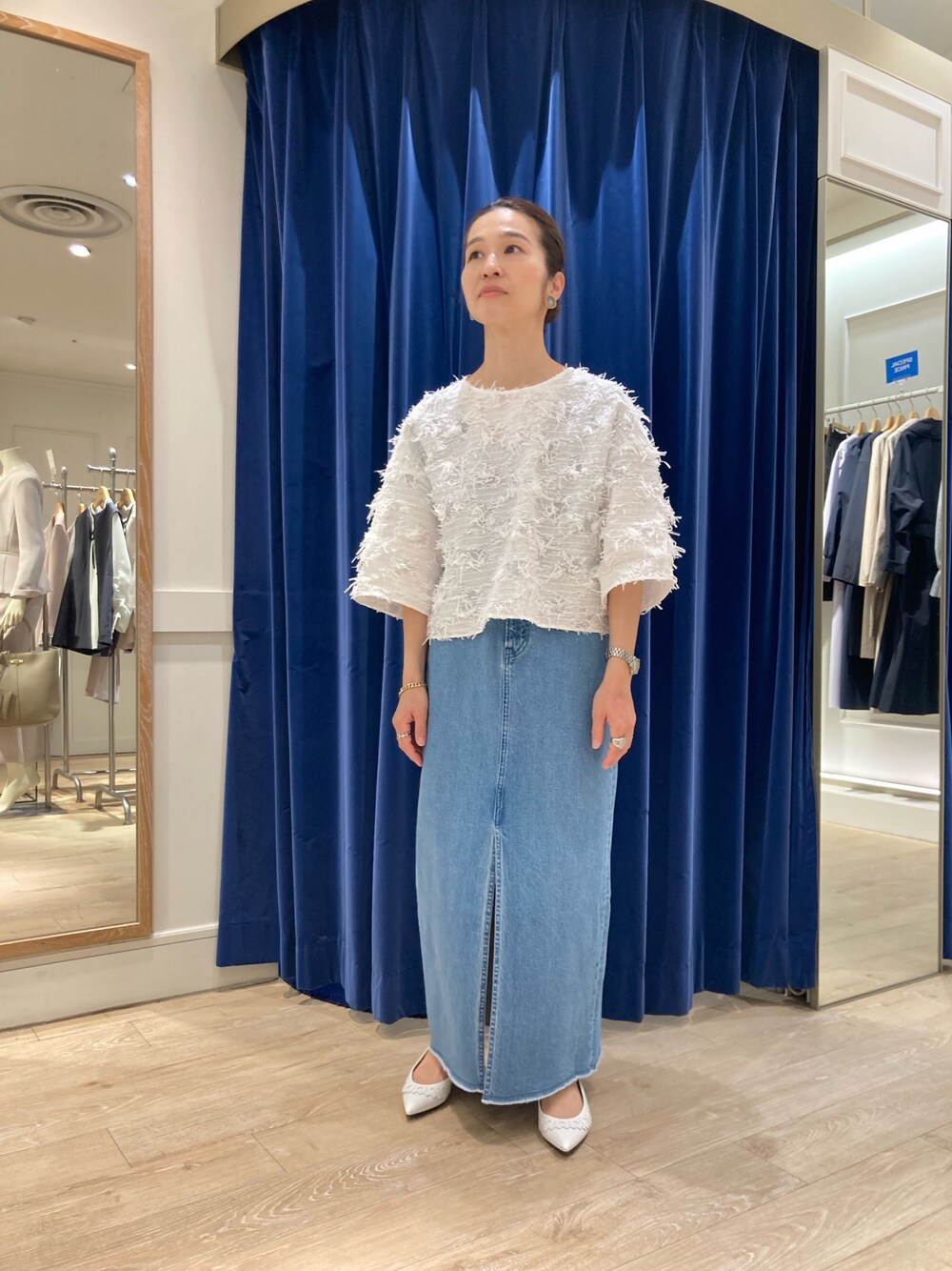 「ノーリーズ、カットジャカード、きれいめカジュアル、ブラウスコーデ、40代ファッション、ママコーデ、小柄、低身長コーデ」｜「NOLLEY’Sの【KIRYU】フェザーカットジャガード半袖Tブラウス（シャツ/ブラウス、ホワイト系）」を使った、hiroさん（レディース・152cm）の春コーディネートの1枚目の写真