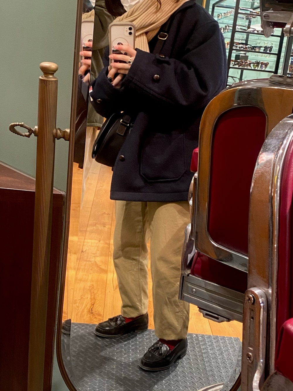 「THE SHINZONEのTHE SHINZONE/シンゾーン　ハイウエストチノ　HIGH WAIST CHINO PANTS 22AW（チノパンツ、ベージュ系）」を使った、みにまむさん（レディース・150cm）の秋コーディネートの1枚目の写真
