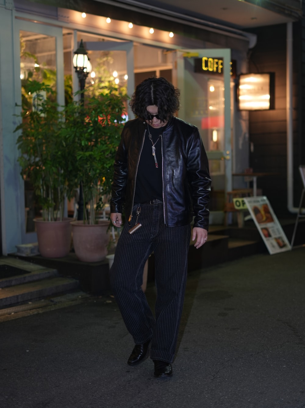 「秋服、メンズコーデ、シングルライダース、レザージャケット、ライダースジャケット、オトナカジュアル、きれいめカジュアル、SCHOTT、schott West、ショット、アメカジ」｜「schottの【直営店限定】Schott/ショット/OLD HICKORY DENIM PANTS/オールドヒッコリー デニムパンツ（その他パンツ、ブラック系）」を使った、Yuitoさん（メンズ・173cm）の秋コーディネートの1枚目の写真