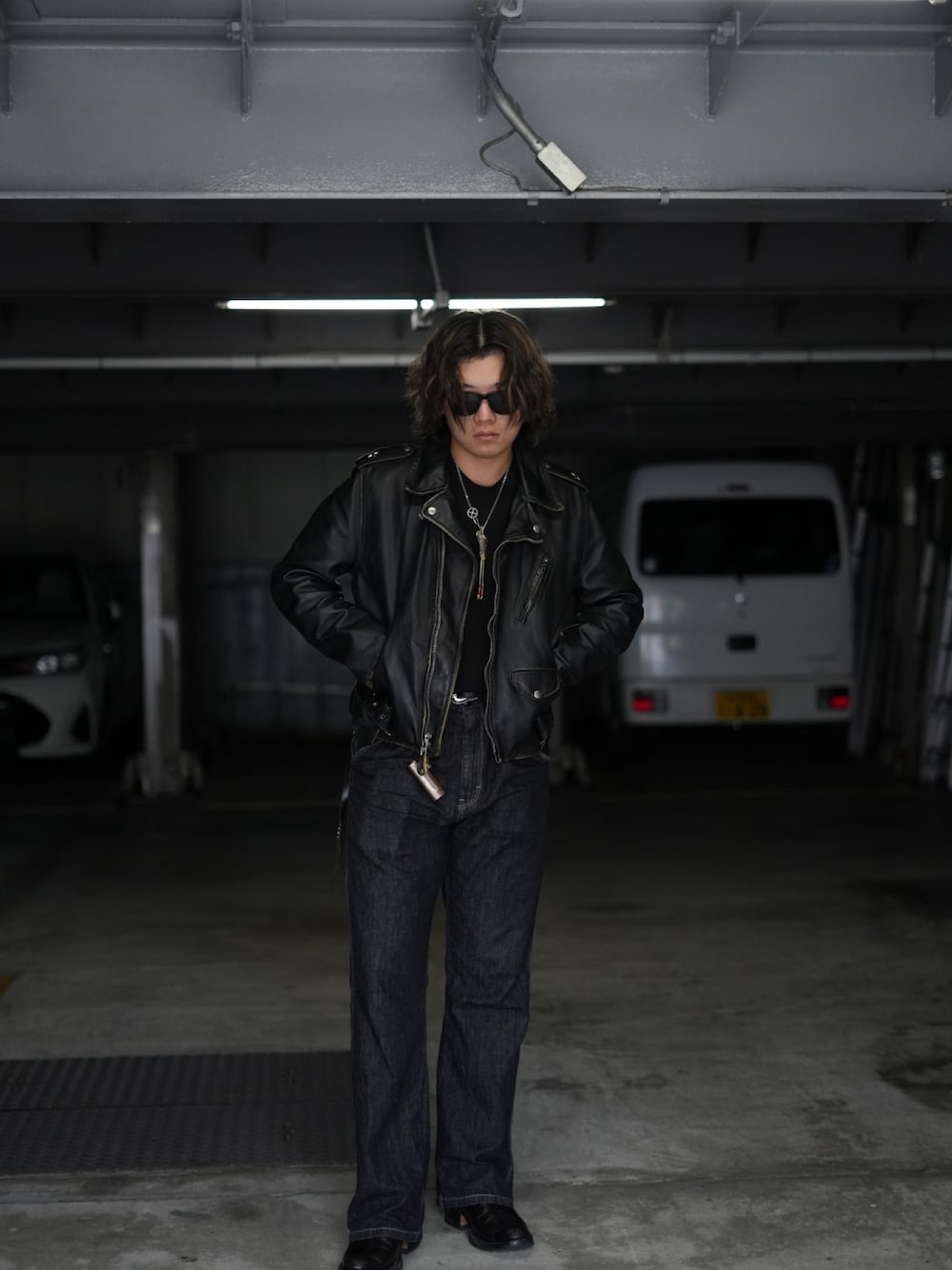 「大人カジュアル、革ジャン、レザージャケット、ワンスター、SCHOTT、schott West、ヴィンテージ、アメカジ、70'sコーデ、フレアパンツ、ブーツカット、ブラックデニム」｜「schottのSchott/ショット/613UST ONESTAR TALL/ワンスター トール ライダース レザージャケット（ライダースジャケット、ブラック系）」を使った、Yuitoさん（メンズ・173cm）の夏コーディネートの1枚目の写真