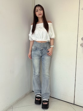 「GYDA（ジェイダ）のハイウエストBACKクロスフレアパンツ（デニムパンツ、ブルー系）」を使った、arisaさん（レディース・155cm）の春コーディネート