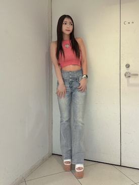 「GYDA（ジェイダ）のハイウエストBACKクロスフレアパンツ（デニムパンツ、ブルー系）」を使った、arisaさん（レディース・155cm）の夏コーディネート