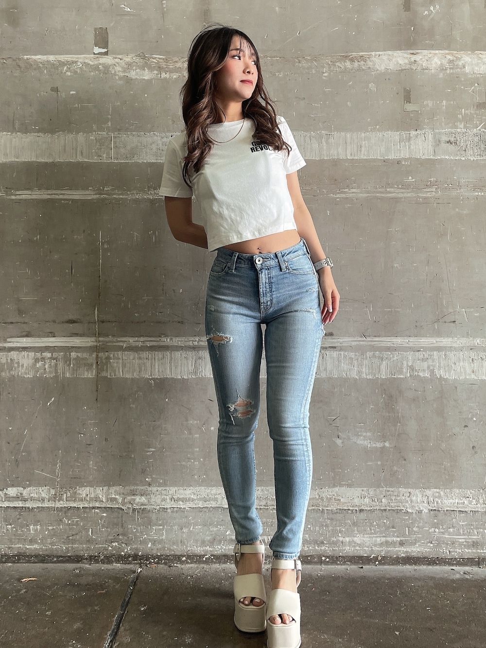 「GYDA、GYDAコーデ、gydaコーデ、gydaデニム、デニムコーデ、カジュアルコーデ、Tシャツコーデ、骨格ウェーブ、イエベ春、155㎝コーデ」｜「GYDAのGOD REVOL GYDALMATIAN ショートTシャツ（Tシャツ/カットソー、ホワイト系）」を使った、arisaさん（レディース・155cm）の夏コーディネートの1枚目の写真