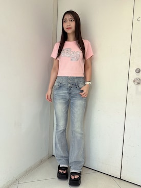 「GYDA（ジェイダ）のハイウエストBACKクロスフレアパンツ（デニムパンツ、ブルー系）」を使った、arisaさん（レディース・155cm）の春コーディネート