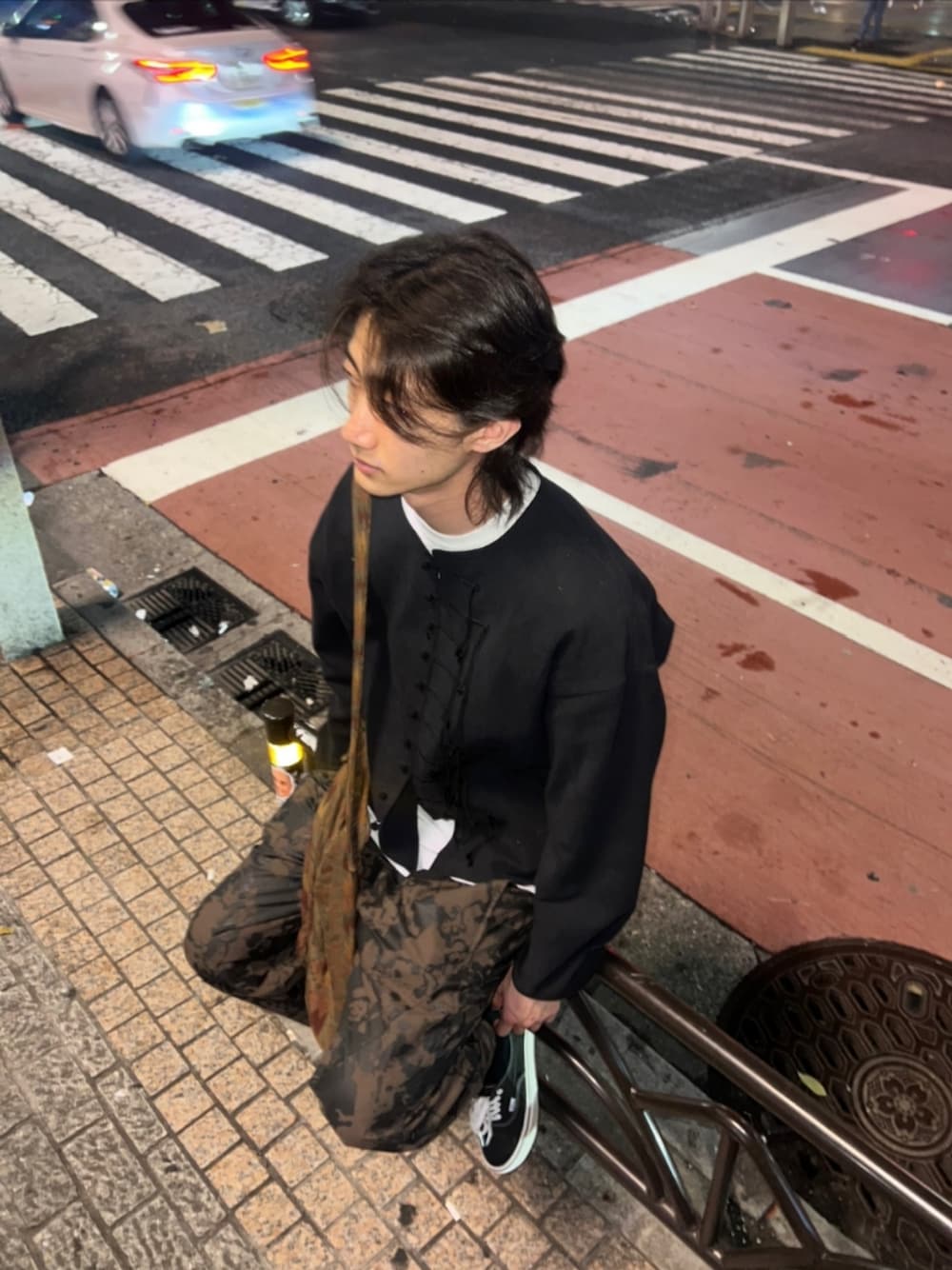 「SASQUATCHfabrix.のアイテム（ノーカラージャケット、ブラック系）」を使った、김규태さん（メンズ・183cm）の夏コーディネートの1枚目の写真