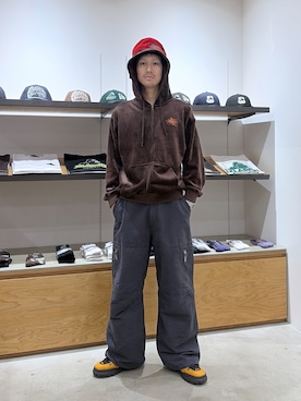 「XLARGE（エクストララージ）のTAGGING VELOUR ZIP HOODIE（パーカー、ブラック系）」を使った、川上拓巳さん（メンズ・172cm）の秋コーディネート