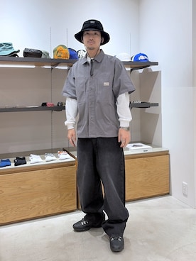 「XLARGE（エクストララージ）のSIDE ZIP S/S WORK SHIRT（シャツ/ブラウス、グレー系）」を使った、川上拓巳さん（メンズ・172cm）の春コーディネート
